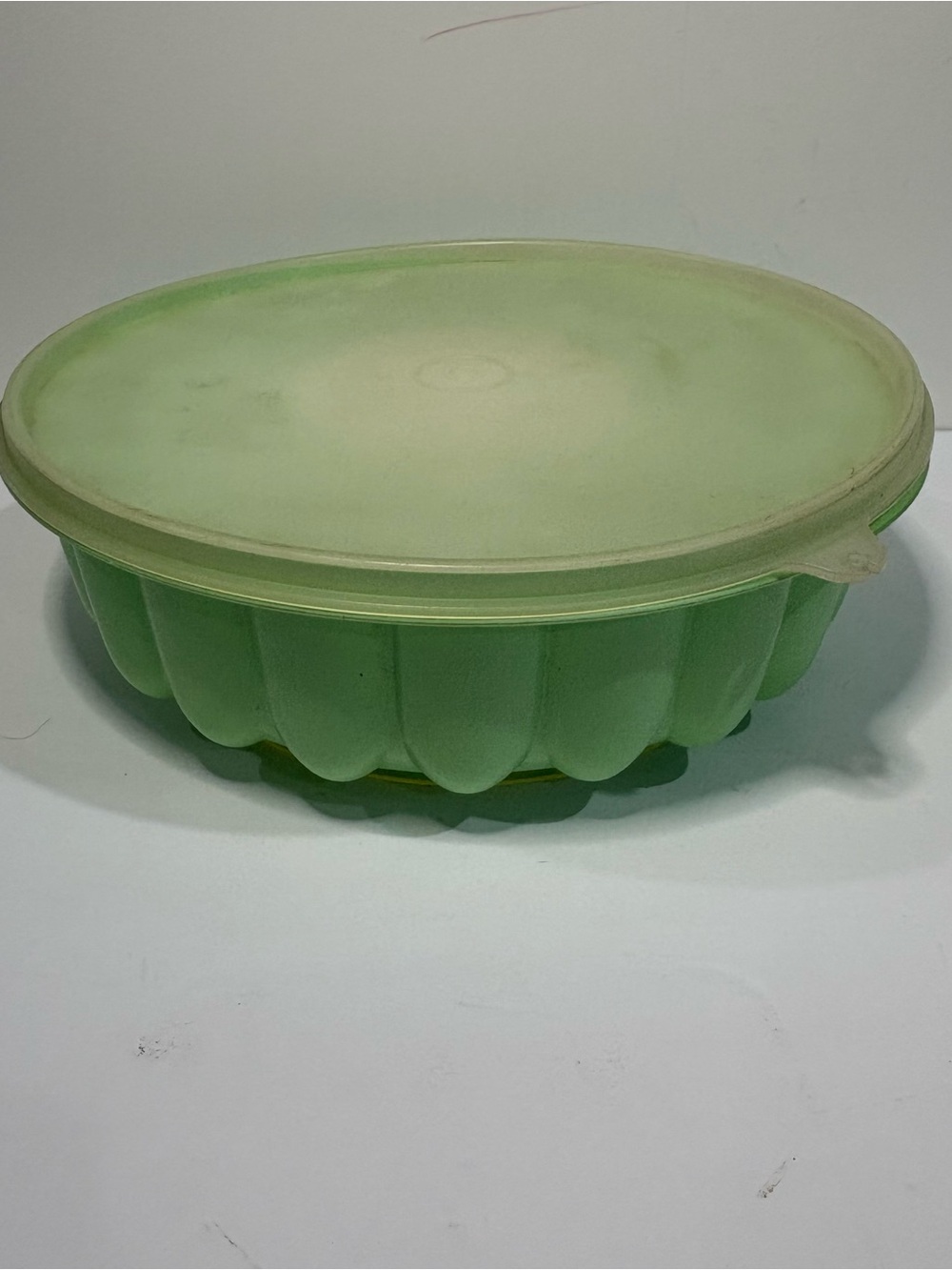 Vintage Tupperware Jel-A-Ring Green Jello Mold Insert Ring And Lid